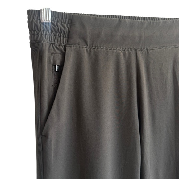 Athleta Brooklyn Legacy Mid Rise Jogger, Mountain Olive, Size 6 - Picture 5 of 10